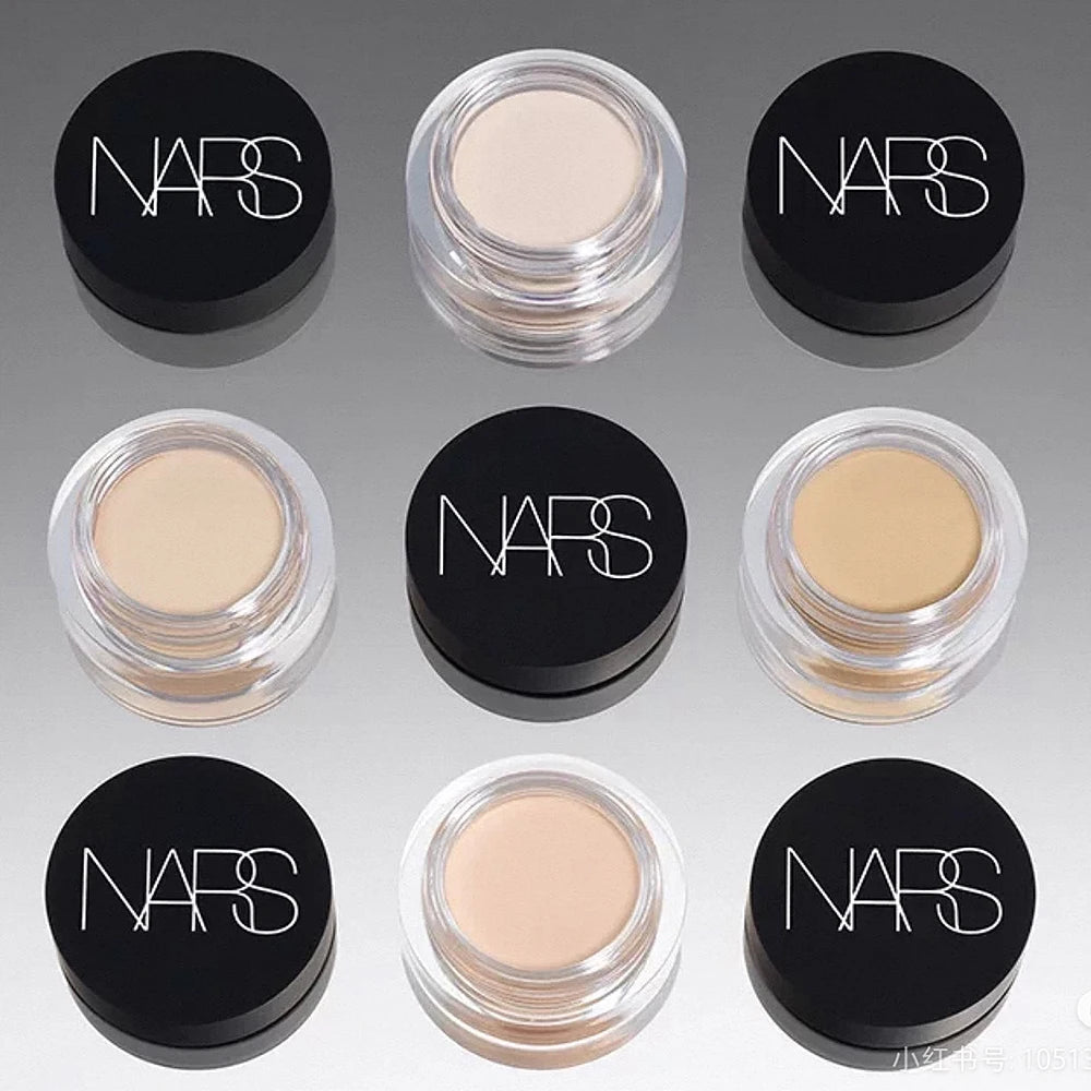 NARS Soft Matte Complete - Correcteur couvrance totale longue tenue à l’acide hyaluronique, pour imperfections, cernes et pores.