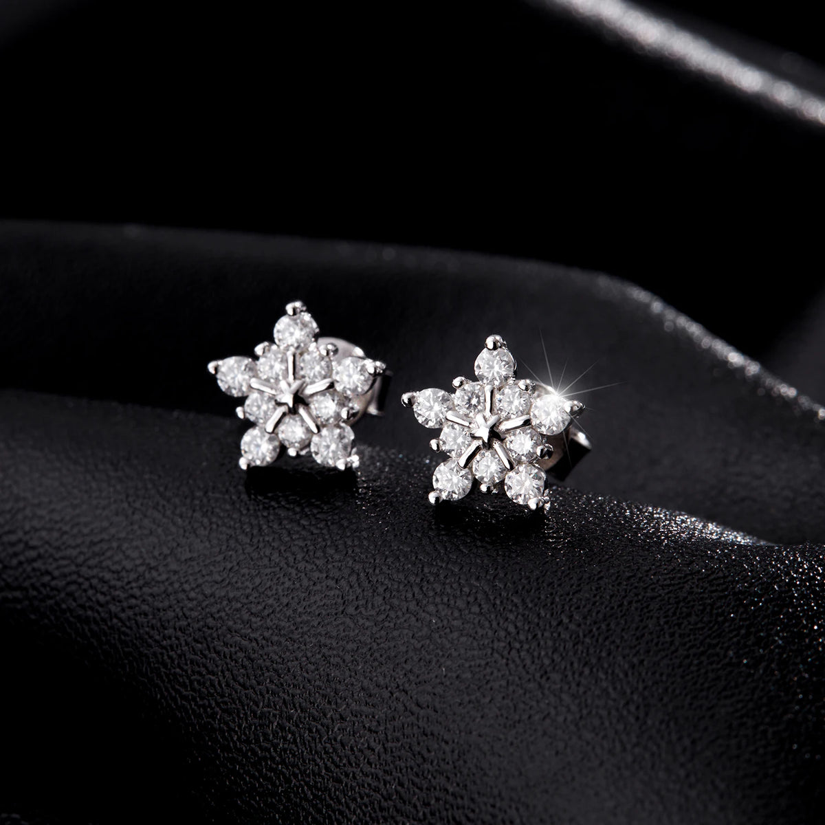 Boucles d’oreilles puces MODIAN en argent 925 et moissanite D – Motif flocon de neige