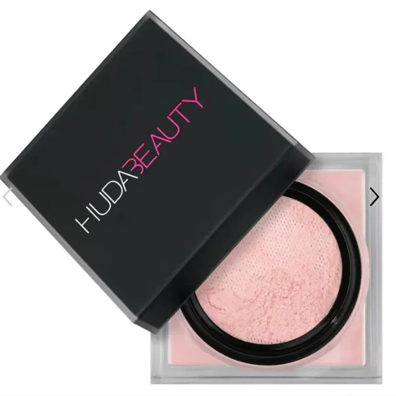 HUDA BEAUTY -Poudre fixatrice délicate longue tenue, contrôle du sébum, maintien de l’hydratation et effet peau lisse sans pores visibles.