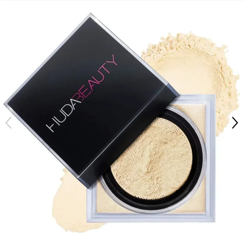 HUDA BEAUTY -Poudre fixatrice délicate longue tenue, contrôle du sébum, maintien de l’hydratation et effet peau lisse sans pores visibles.