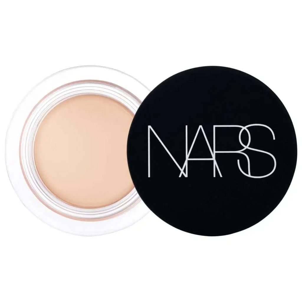 NARS Soft Matte Complete - Correcteur couvrance totale longue tenue à l’acide hyaluronique, pour imperfections, cernes et pores.