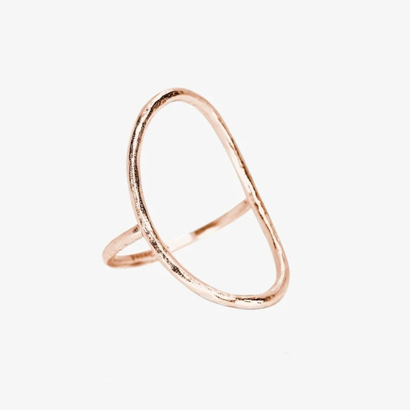 Bague Huitan géométrique à design ovale ajouré – Bijou moderne et tendance pour femme