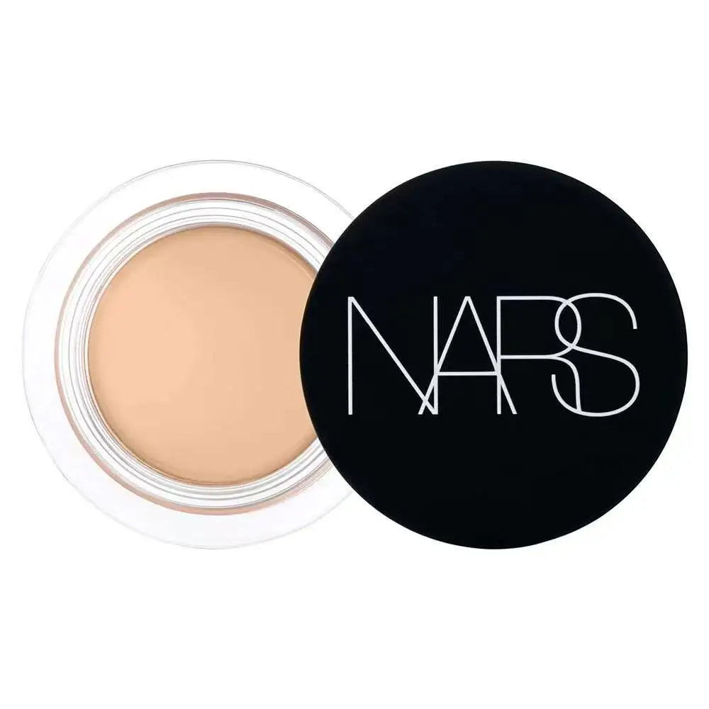 NARS Soft Matte Complete - Correcteur couvrance totale longue tenue à l’acide hyaluronique, pour imperfections, cernes et pores.